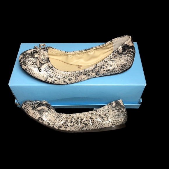 🆕 Vince Camuto | Eryn Snakeskin Print Ballet Flats - Picture 4 of 9
